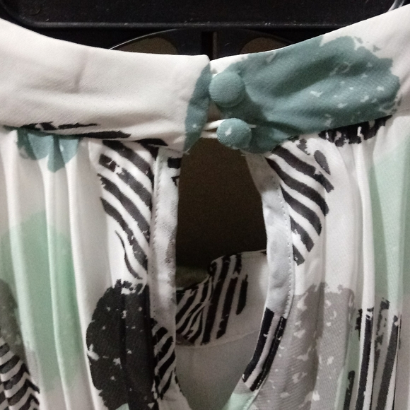 Top - Picture 2 of 3